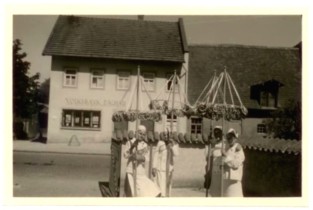 1940 - mit Volksbank und Brezenbäumchen 1940 - mit Volksbank und Brezenbäumchen