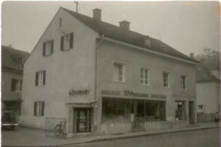 1966: Mit Backwarenautomaten 1966 - mit Backwarenautomaten